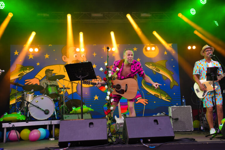 Allsång med Johan Östling Bazar